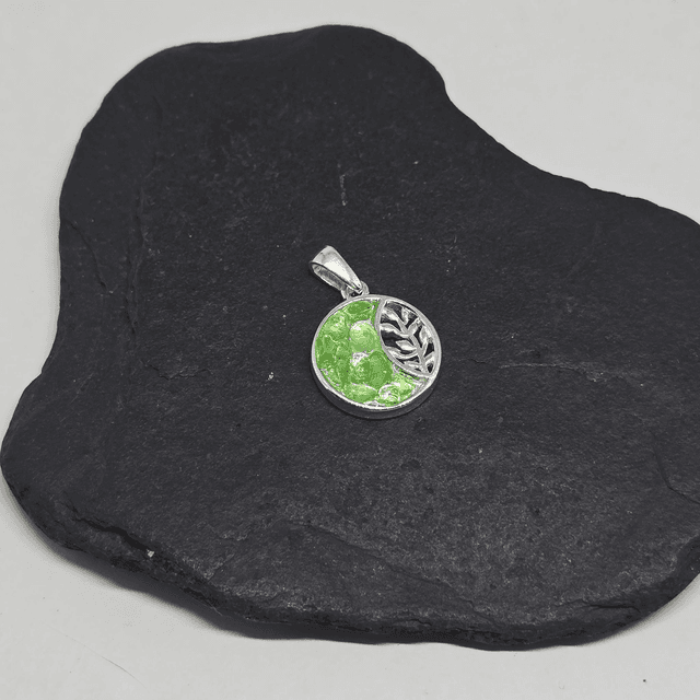 925 Sterling Silver Leaf with Berwickshire Seaglass